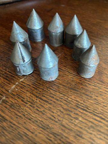 Vintage Vingerhoedjes & Metalen Kegels beschikbaar voor biedingen