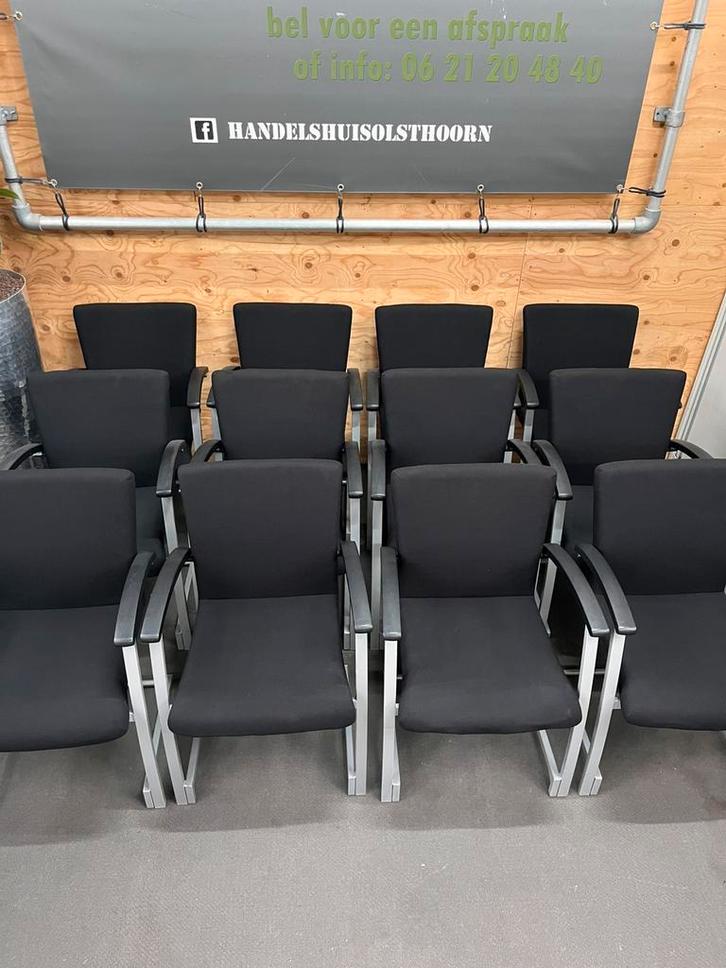 Kinnarps Arcus vergaderstoel (32 stuks), Huis en Inrichting, Stoelen, Vijf, Zes of meer stoelen, Kunststof, Metaal, Stof, Zwart