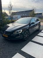 Volvo V60 T3 152pk Geartronic 2017 Zwart, Auto's, 1498 cc, 4 cilinders, Zwart, 152 pk