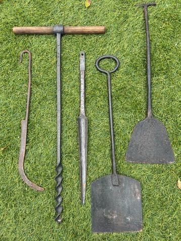 Oud Gerredschap ( 5 stuks , zeker 80 jaar oud beschikbaar voor biedingen