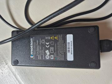 5 pins acculader beschikbaar voor biedingen