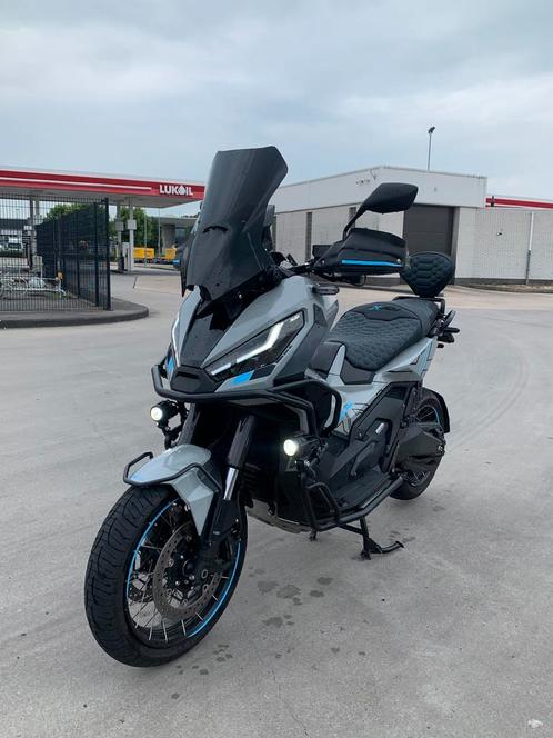 CUSTOM HONDA X-ADV 750 TK FLUO EDITION, Motoren, Motoren | Honda, Particulier, Scooter, meer dan 35 kW, ABS, Handvatverwarming