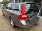 Volvo V70 2.5FT Momentum Automaat 230PK H.LEER / XENON / TRE, Auto's, Gebruikt, Zwart, Leder en Stof, 2521 cc