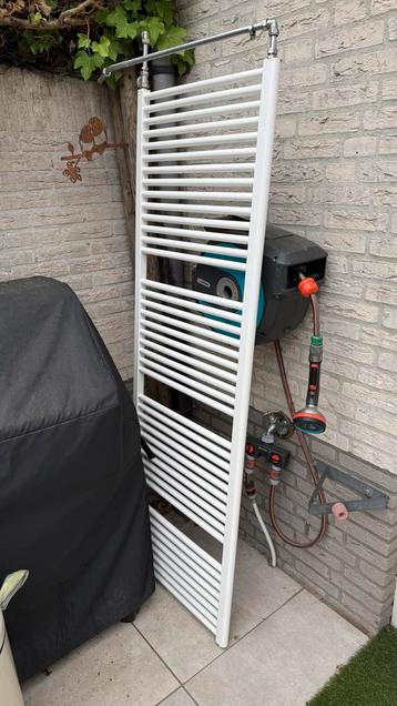 Witte Design Radiator - Gebruikt beschikbaar voor biedingen