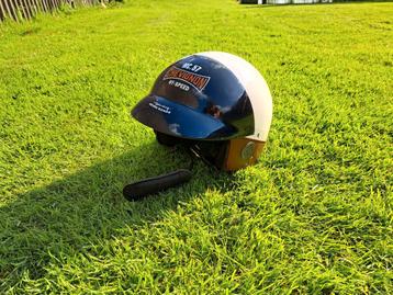 Chevignon helm beschikbaar voor biedingen