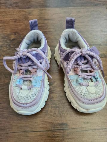 Sneakers maat 23 beschikbaar voor biedingen