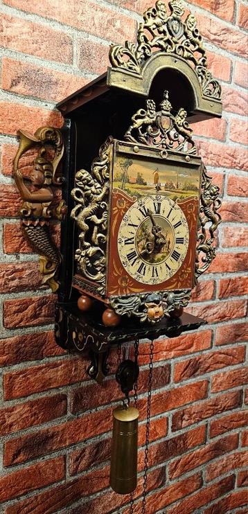 stoeltjesklok beschikbaar voor biedingen