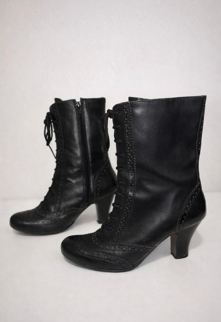 Cinderella victoriaanse veter laarzen 38 vintage, Kleding | Dames, Schoenen, Zo goed als nieuw, Hoge laarzen, Zwart, Ophalen of Verzenden