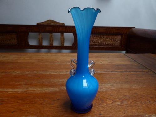 Vintage opaline vaasje in blauw, Antiek en Kunst, Antiek | Glas en Kristal, Ophalen of Verzenden