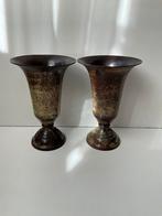 Twee mooie bruine trompetvazen van metaal, Ophalen, Zo goed als nieuw, Overige kleuren, Minder dan 50 cm