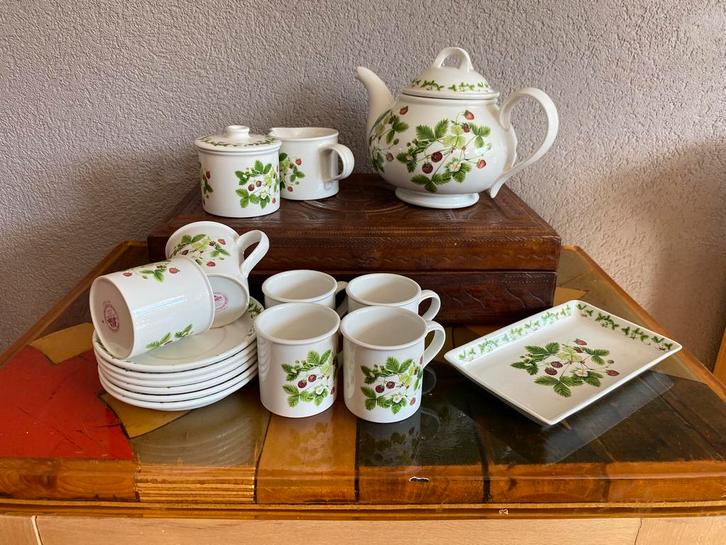 Portmeirion Summer Strawberries ( zie omschrijving), Huis en Inrichting, Keuken | Servies, Zo goed als nieuw, Compleet servies