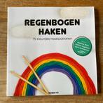 Kosmos - Regenbogen haken - 15 kleurrijke haakpatronen zgan, Boeken, Ophalen of Verzenden, Zo goed als nieuw, Breien en Haken
