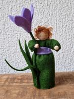 Voor de seizoenstafel, bloemenkindje Krokus, wolvilt, Ophalen of Verzenden, Figuurtje(s), Wolvilt