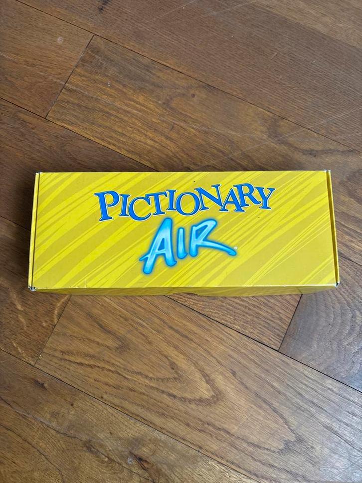 Pictionary air. Gezelschapsspel, Hobby en Vrije tijd, Gezelschapsspellen | Kaartspellen, Zo goed als nieuw, Een of twee spelers