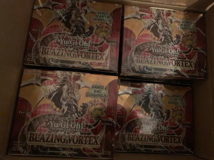 Yu-Gi-Oh! Blazing Vortex Booster Boxen (11x) open case, Verzamelen, Speelgoed, Nieuw, Ophalen of Verzenden