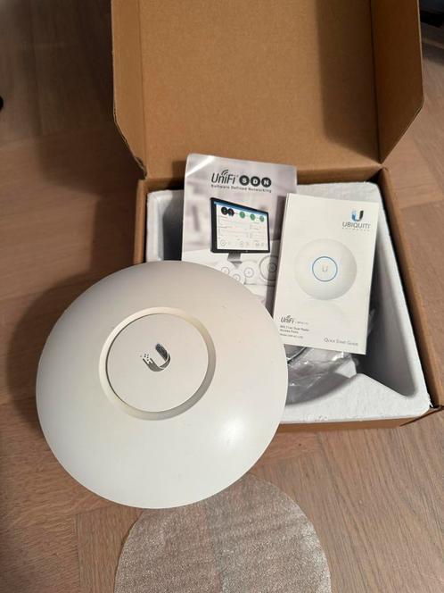 Ubiquiti UAP-AC-LITE 3x (verkoop kan ook per stuk), Computers en Software, Accesspoints, Zo goed als nieuw, Ophalen of Verzenden