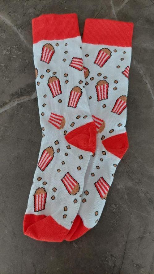 ZGAN Leuke rood/witte sokken met popcorn One size voor €1,-, Kleding | Dames, Sokken en Kousen, Zo goed als nieuw, Sokken en Kniesokken