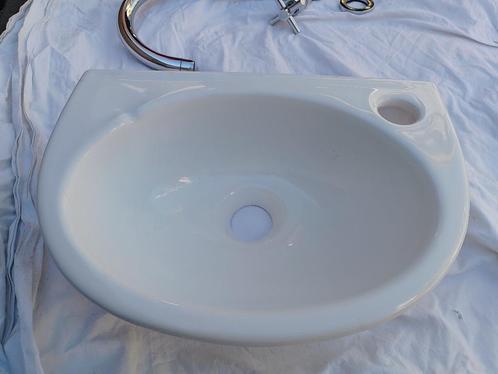Wasbak/ Fontein Nieuw 36 cm Kraangat Rechts, Doe-het-zelf en Verbouw, Sanitair, Nieuw, Wastafel, Steen, Ophalen