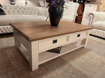 NIEUW: Landelijke Salontafel wit met een massief eiken blad beschikbaar voor biedingen