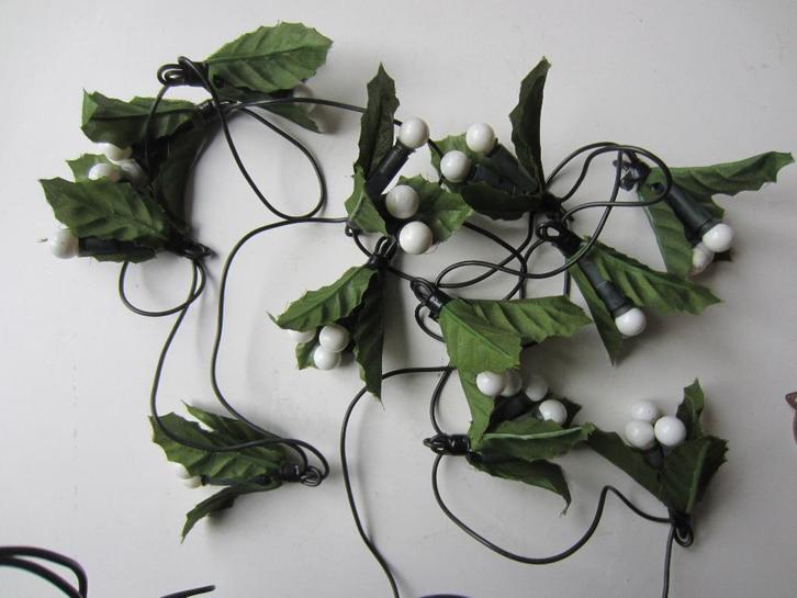 oude kerstverlichting hulstblaadjes met witte lampjes, Diversen, Kerst, Gebruikt, Ophalen of Verzenden