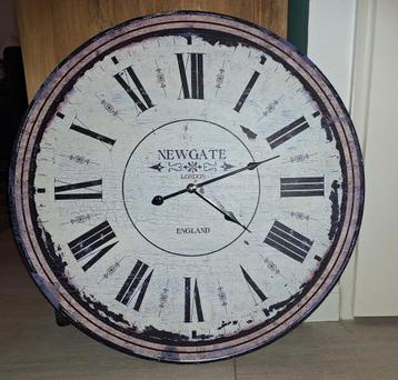 Wandklok - Werkt op 1 AA batterij beschikbaar voor biedingen