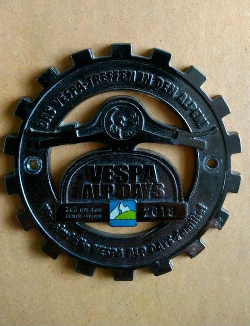 Zeldzaam club badge Vespa Alp Days 2018, Motoren, Accessoires | Stickers, Ophalen of Verzenden