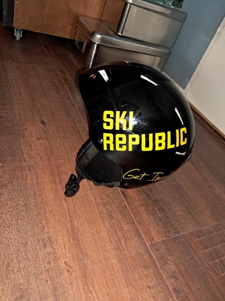 Mooie Skihelm, maat L, Overige typen, Zo goed als nieuw, Minder dan 100 cm, Ophalen