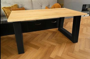 Eiken eettafel 160x90 met stalen frame beschikbaar voor biedingen