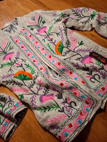 Prachtig handgemaakt suzani style geborduurd jasje. Nieuw beschikbaar voor biedingen