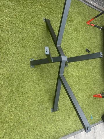 Stalen Tafelpoot - Industrieel Design beschikbaar voor biedingen