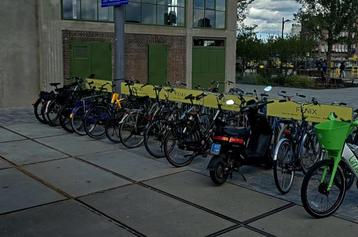 fietsenrek met reclame of die gebruikt worden? beschikbaar voor biedingen