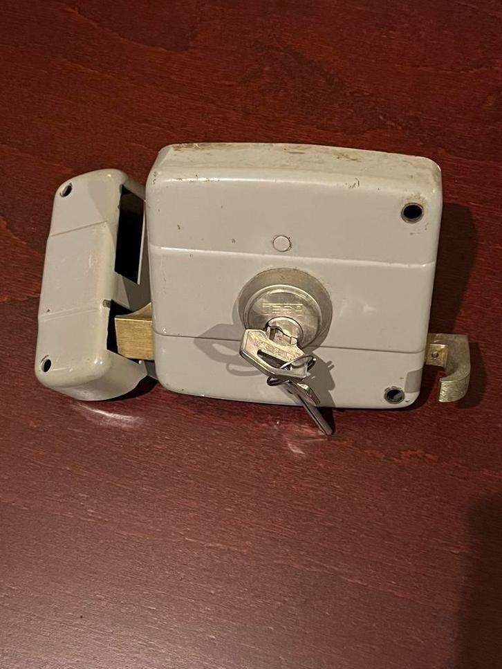 Opdekslot Tesa, Ophalen of Verzenden