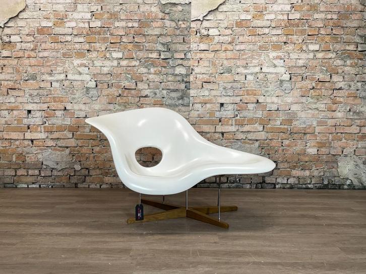Vitra La Chaise bij TheReSales, Huis en Inrichting, Fauteuils, Zo goed als nieuw, Hout, Kunststof, Metaal, 125 cm of meer, 75 tot 100 cm
