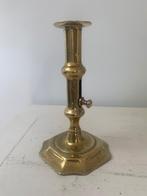 Queen Anne messing kandelaar met zij-ejector, Ophalen of Verzenden, Overige materialen