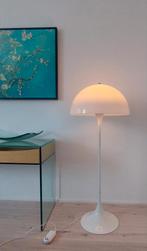 Louis Poulsen,  Panthella vloerlamp, Design, 150 tot 200 cm, Metaal, Zo goed als nieuw