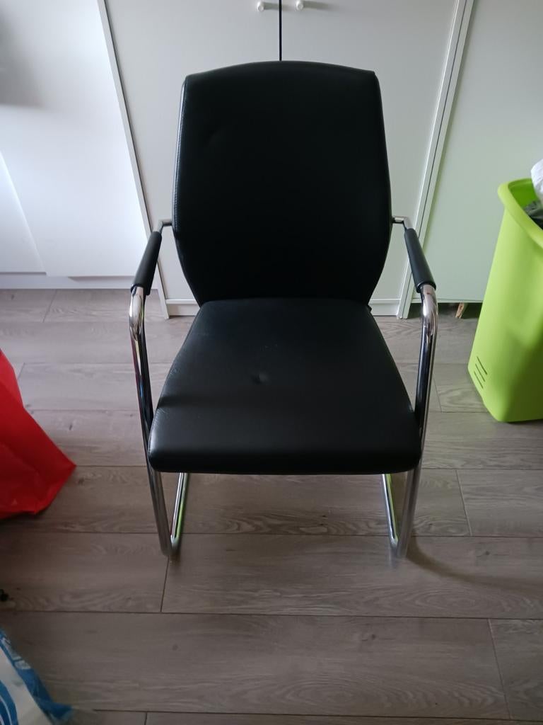 Goeie stoel we hebben er helaas maar 1, Ophalen of Verzenden, Zo goed als nieuw, Zwart, Eén