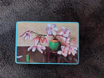 Van Melle blik met afbeeldingen magnolia. beschikbaar voor biedingen