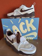 TRAVIS SCOTT x ZOOM FIELD JAXX "LIGHT CHOCOLATE" (2025), Wit, Nieuw, Ophalen of Verzenden, Sneakers of Gympen