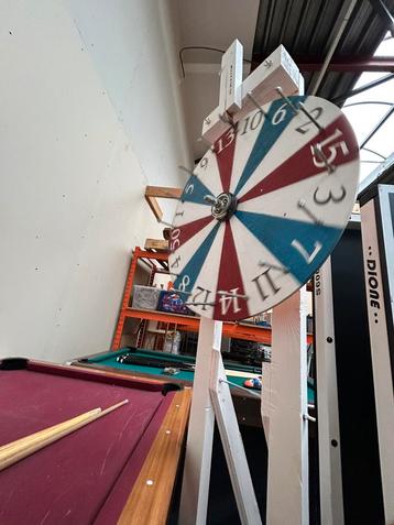 Rad van Fortuin / Draairad op standaard beschikbaar voor biedingen