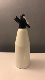 Witte spuitwater fles uit oostenrijk 31cm voor decoratie, Huis en Inrichting, Zo goed als nieuw, Ophalen