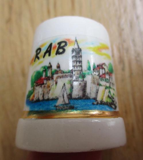vingerhoedje buitenland Rab zeilboot stad toren Kroatie, Verzamelen, Vingerhoedjes, Zo goed als nieuw, Ophalen of Verzenden