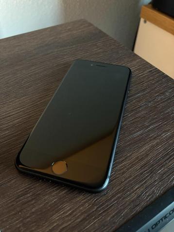 Iphone 8 met Apple Hoesje en Powerbank beschikbaar voor biedingen