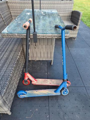 Stuntsteps, rood & blauwe  beschikbaar voor biedingen