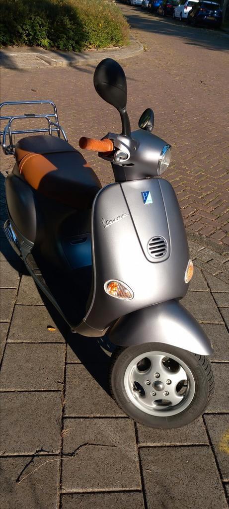 Vespa ET4-2v 50cc in topstaat! 5550km (brom), Fietsen en Brommers, Scooters | Piaggio, Zo goed als nieuw, Overige modellen, Benzine