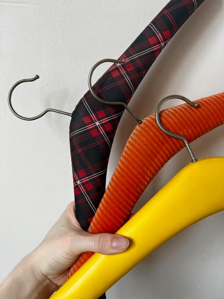 Set van 3 vintage kledinghangers, 42x14cm. Retro velvet skai, Kleding | Dames, Kledinghangers