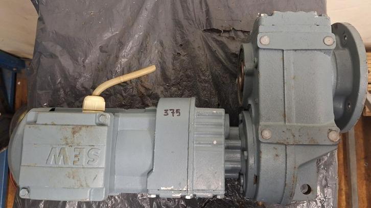 SEW FAF R17 DR63M4 met reductie SH375, Doe-het-zelf en Verbouw, Motoren, Zo goed als nieuw, Elektromotor, Minder dan 1400 rpm
