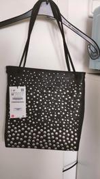 Tas met zilver kleurige studs zwart, Sieraden, Tassen en Uiterlijk, Tassen | Damestassen, Ophalen of Verzenden, Nieuw, Zwart, Schoudertasje