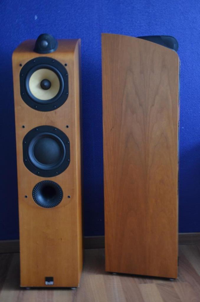 B&W 704 Floorstanding Speakers; Cherrywood Pair, Audio, Tv en Foto, Luidsprekers, Gebruikt, Front, Rear of Stereo speakers, 120 watt of meer