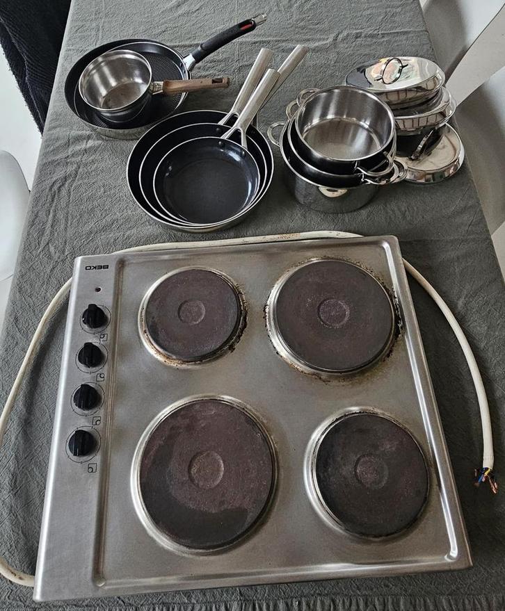 Elektrisch fornuis en pannenset, Witgoed en Apparatuur, Kookplaten, Gebruikt, Vrijstaand, Elektrisch, 4 kookzones, Ophalen
