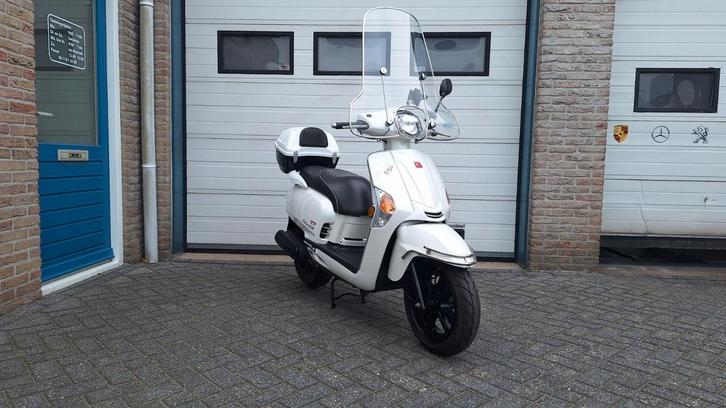 Nette Kymco Like tt 25km/ begrenzer, Fietsen en Brommers, Scooters | Kymco, Zo goed als nieuw, Like, Maximaal 25 km/u, Benzine